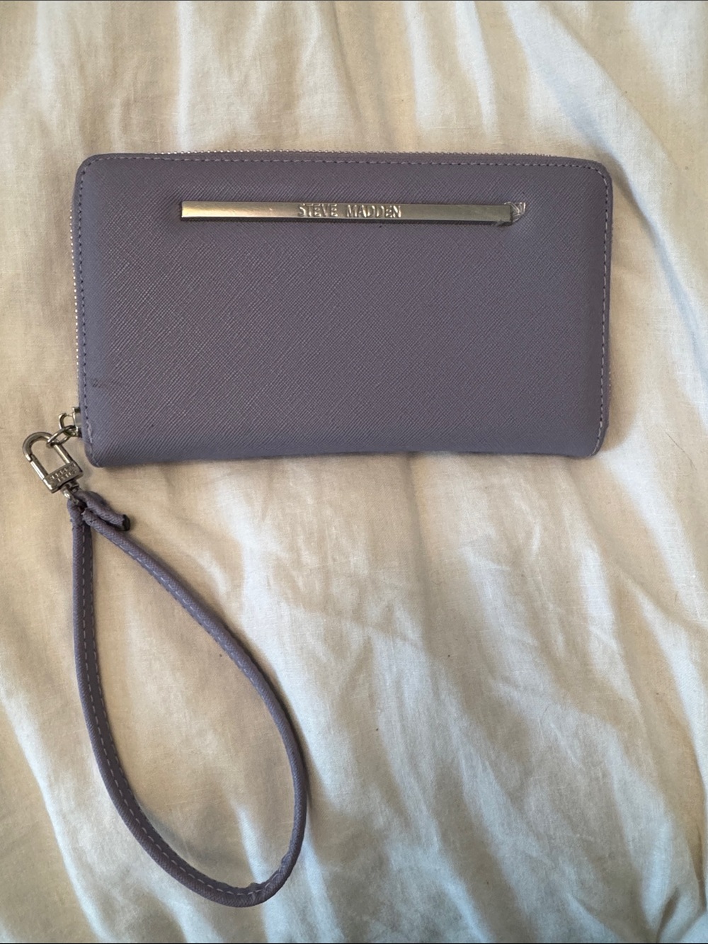 Steve Madden, super cute, Lilac clutch w/wrist loop